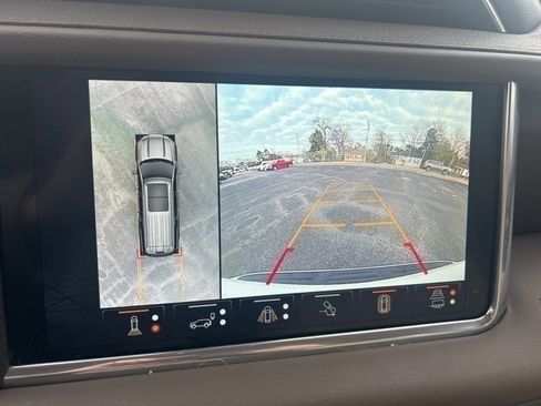 Used 2023 GMC Yukon XL Denali w/ Advanced Technology Package image 10