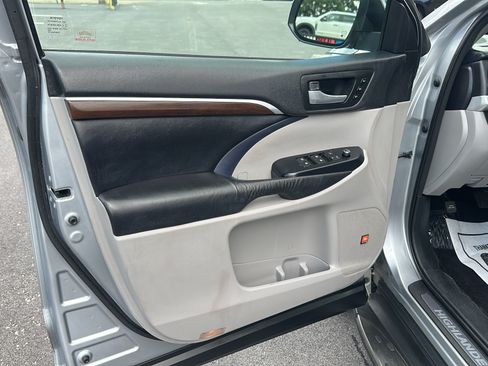 Used 2016 Toyota Highlander Limited w/ Driver Technology Package FWD image 18