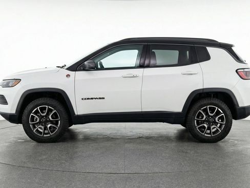Used 2025 Jeep Compass Trailhawk AWD/4WD image 5