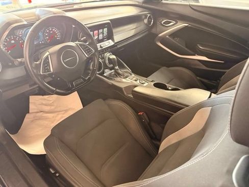 Used 2017 Chevrolet Camaro SS RWD image 7