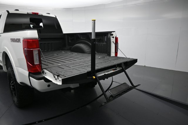 Certified 2022 Ford F250 Lariat w/ Tremor Off-Road Package AWD/4WD image 40