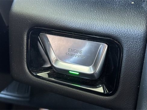 Used 2025 GMC Yukon Denali image 21