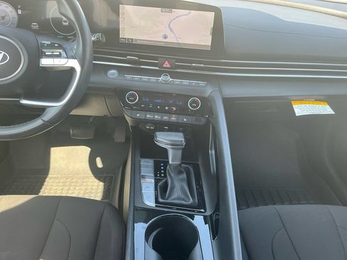 Used 2025 Hyundai Elantra SEL FWD image 20