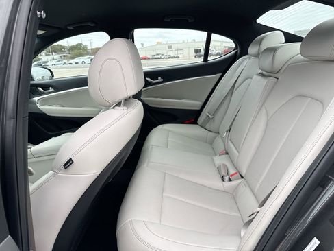 Used 2025 Genesis G70 2.5T image 18