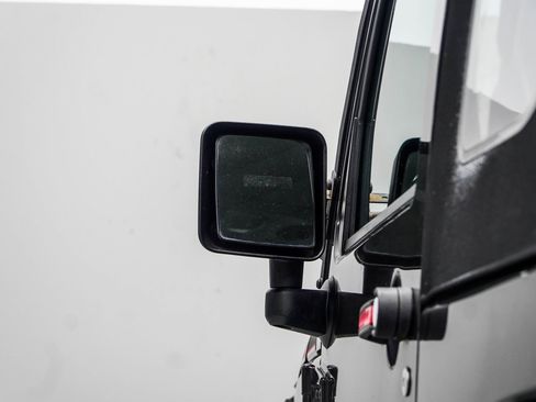 Used 2018 Jeep Wrangler Rubicon AWD/4WD image 15