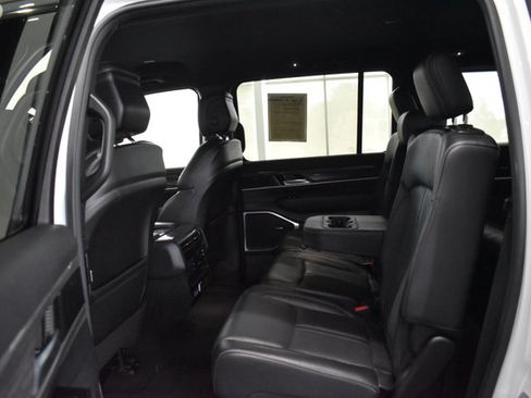 Used 2022 Jeep Wagoneer Series III AWD/4WD image 23