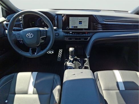 Used 2025 Toyota Camry SE w/ Convenience Package FWD image 9
