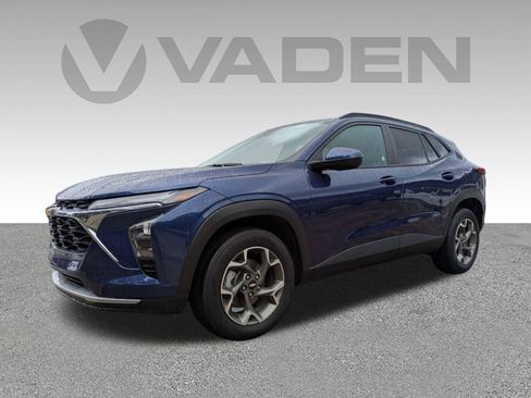 Used 2024 Chevrolet Trax LT FWD image 2