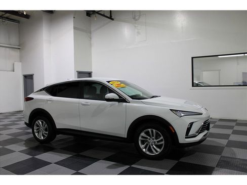 Used 2024 Buick Envista Preferred w/ Advanced Safety Package image 1