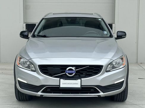 Used 2017 Volvo V60 T5 Cross Country w/ Convenience Package image 8