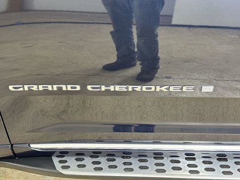 Used 2024 Jeep Grand Cherokee L Summit AWD/4WD image 29