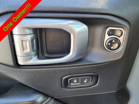 Used 2024 Jeep Wrangler Unlimited Sahara AWD/4WD image 28