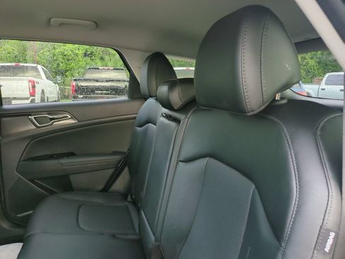 Used 2025 Kia Sportage EX FWD image 6