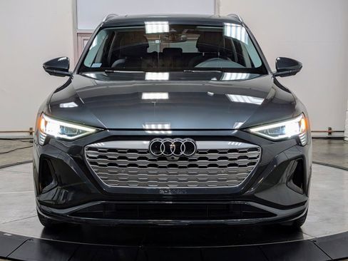 Used 2024 Audi Q8 e-tron Premium Plus image 3