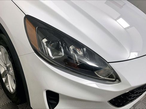 Used 2020 Ford Escape SE image 27