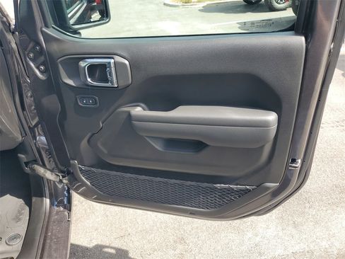 New 2025 Jeep Gladiator Sport image 31