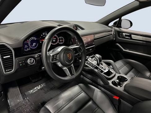 Used 2023 Porsche Cayenne Coupe AWD/4WD image 9