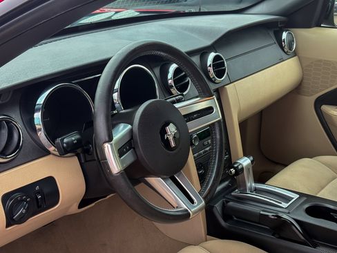 Used 2009 Ford Mustang Convertible RWD image 16
