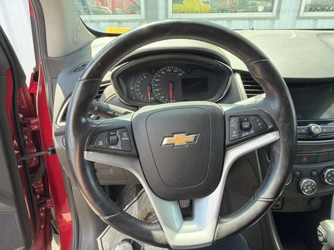Used 2018 Chevrolet Trax LT w/ LT Convenience Package AWD/4WD image 12