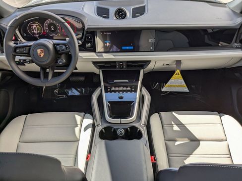 Certified 2025 Porsche Cayenne Coupe image 23