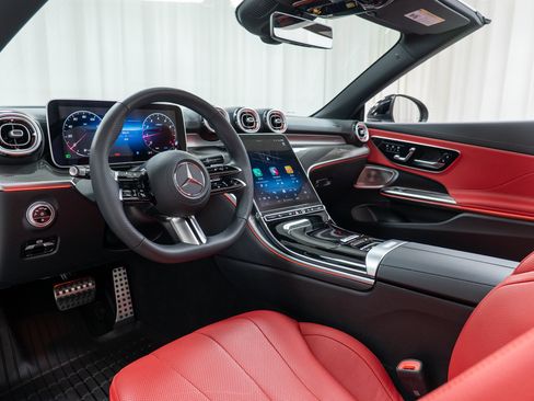 Used 2025 Mercedes-Benz CLE 300 4MATIC Cabriolet image 12