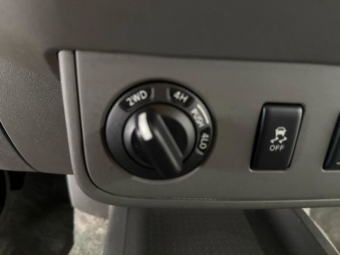 Used 2012 Nissan Frontier SV AWD/4WD image 19