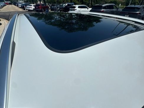 Used 2025 Volkswagen Taos SE w/ Panoramic Sunroof Package AWD/4WD image 24