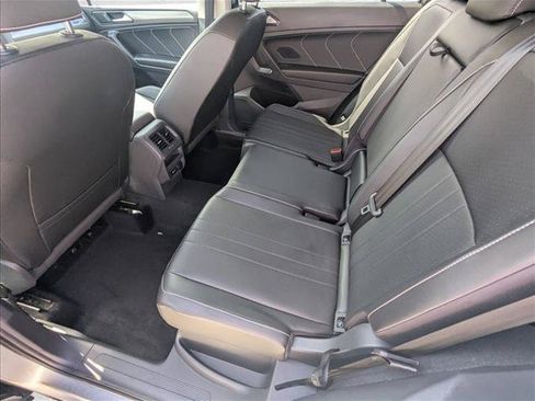 Used 2022 Volkswagen Tiguan SE AWD/4WD image 17