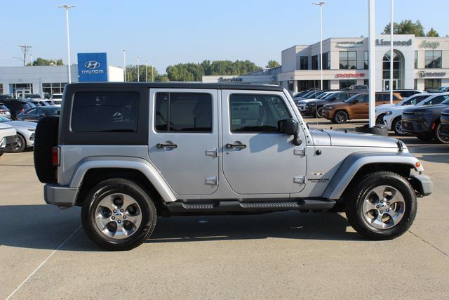 Used 2016 Jeep Wrangler Unlimited Sahara w/ Connectivity Group AWD/4WD image 6