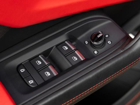Used 2022 Lamborghini Urus AWD/4WD image 19