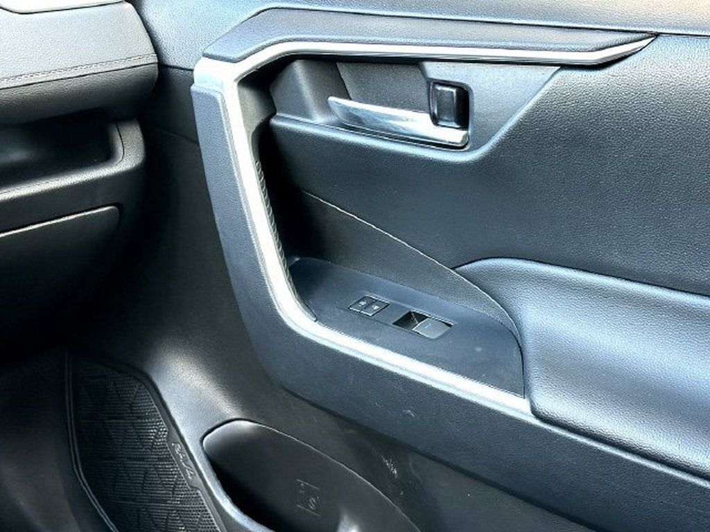 Certified 2025 Toyota RAV4 XLE AWD/4WD image 27