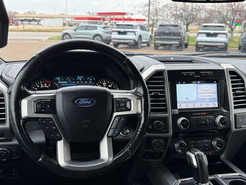 Used 2018 Ford F150 Platinum w/ Max Trailer Tow Package image 8