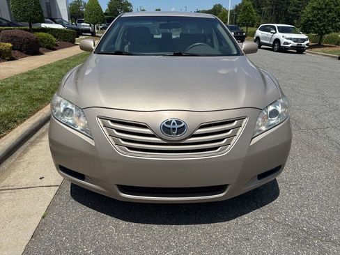 Used 2009 Toyota Camry LE FWD image 1