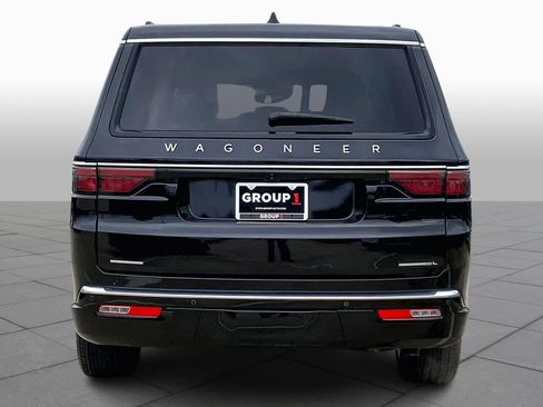 Used 2023 Jeep Wagoneer L Series III w/ Preferred Equipment Group image 4