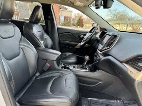 Used 2017 Jeep Cherokee Limited image 37