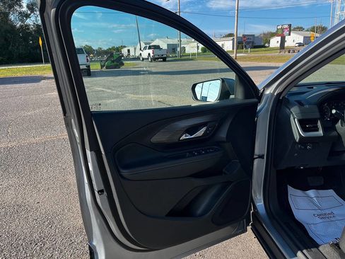 Used 2024 GMC Terrain SLE image 17