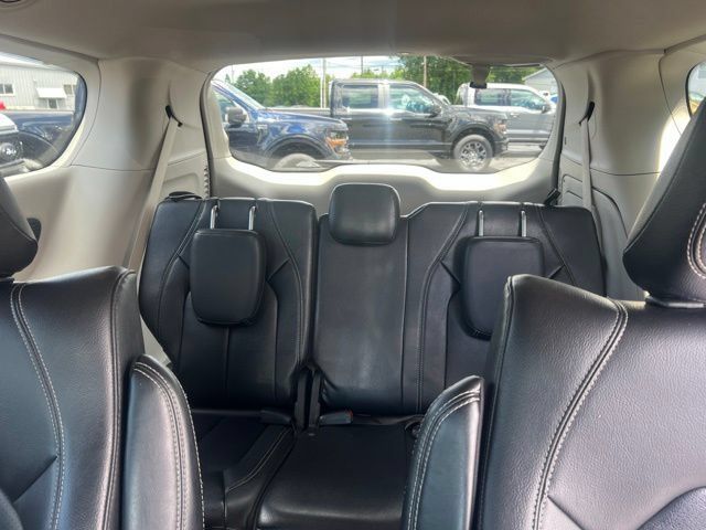 Used 2022 Chrysler Pacifica Touring-L w/ Uconnect Theater Family Group FWD image 16