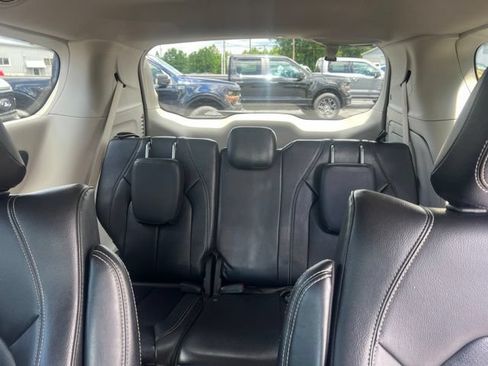 Used 2022 Chrysler Pacifica Touring-L w/ Uconnect Theater Family Group FWD image 16