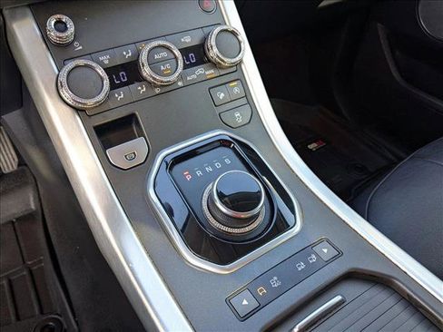 Used 2017 Land Rover Range Rover Evoque SE image 12