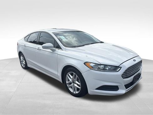 Used 2016 Ford Fusion SE FWD image 7