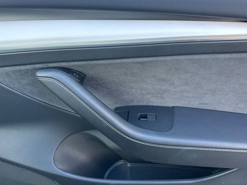 Used 2023 Tesla Model 3 Standard Range image 19