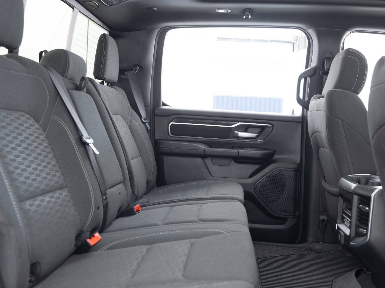 Used 2025 RAM 1500 Big Horn AWD/4WD image 33