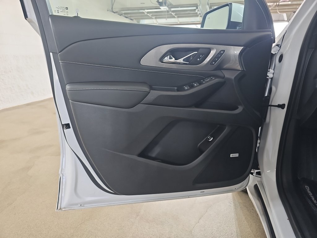 Used 2023 Chevrolet Traverse Premier AWD/4WD image 34