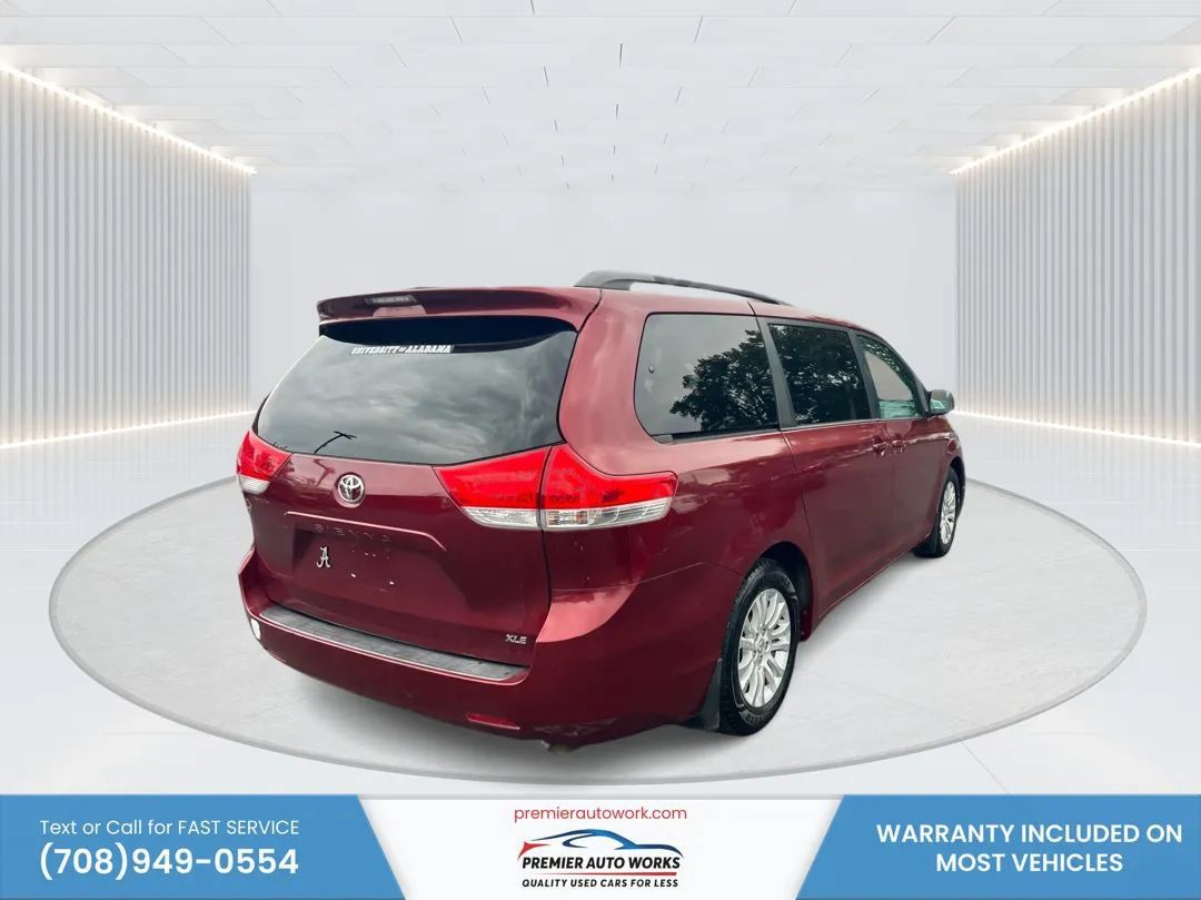 Used 2012 Toyota Sienna XLE w/ Entertainment Pkg FWD image 4