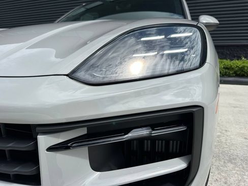 Used 2026 Porsche Cayenne S AWD/4WD image 9