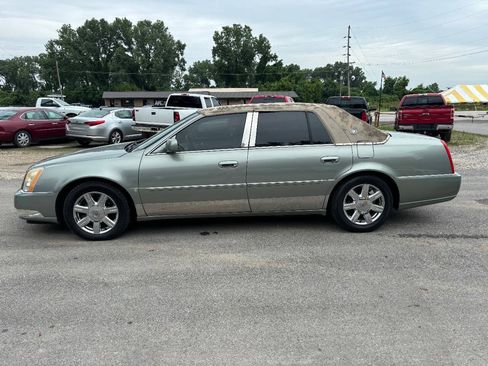 Used 2006 Cadillac DTS w/ Trunk Convenience Package FWD image 8