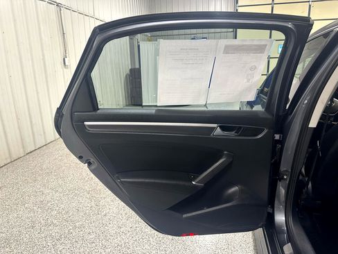 Used 2018 Volkswagen Passat 2.0T R-Line w/ R-Line Lighting Package image 17