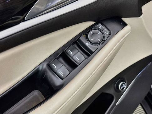 Used 2019 Buick Enclave Essence AWD/4WD image 18