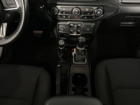 Used 2022 Jeep Wrangler Unlimited Sahara image 17