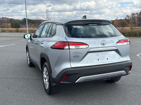 Used 2022 Toyota Corolla Cross L image 9